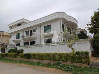 ایف ۔ 11 اسلام آباد میں 7 کمروں کا 1 کنال مکان 5.5 لاکھ میں کرایہ پر دستیاب ہے۔
