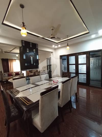 ONE KANAL CORNER WITH BASMENT PRIME LOCATION BUNGLOW DOUBLE UNIT IN DHA PHASE 4