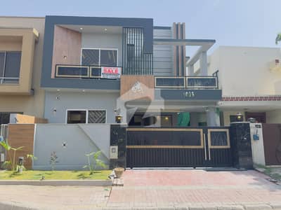 بحریہ ٹاؤن فیز 4 بحریہ ٹاؤن راولپنڈی,راولپنڈی میں 5 کمروں کا 10 مرلہ مکان 6.25 کروڑ میں برائے فروخت۔