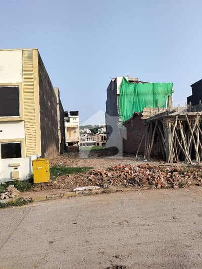 BAHRIA TOWN PHESES-8 Overses-5 Plot -483 5MR Very Good Condition Both Side Homes BAHRIA TOWN PHESES-8 Overses-5 Plot -483 5MR Very Good Condition Both Side Homes