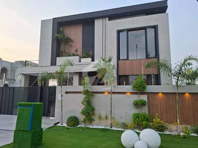 SYED BROTHERS PROUDLY OFFERS: 1-Kanal Elegant And Fully Maintained Bungalow Is Available In The Best Block Of DHA Lahore | 2 Servant Quarters