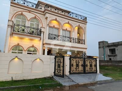 ڈائمنڈ سٹی غالب روڈ,سیالکوٹ میں 5 کمروں کا 10 مرلہ مکان 5.0 کروڑ میں برائے فروخت۔