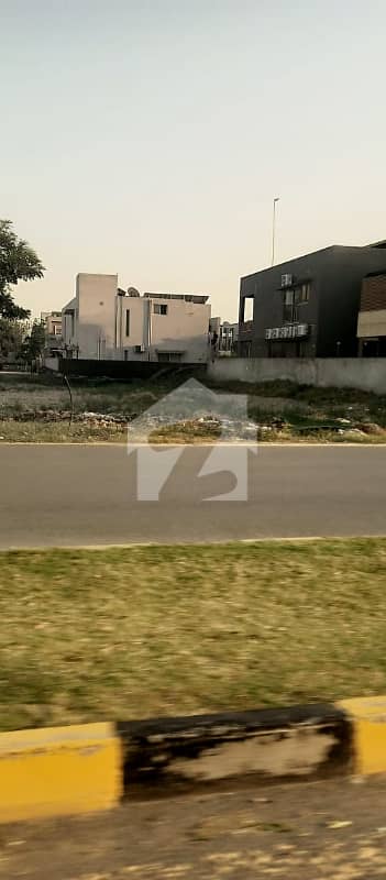 Unique Location Facing Parking Reasonable Price 4Marlas Commercial Plot For Sale Ph 8 IVY GREEN Z2