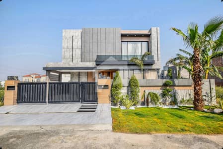 1 KANAL ELEGANT & SUPER HOT LOCATED BUNGALOW IS AVAILABLE IN THE BEST BLOCK OF DHA LAHORE.