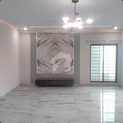 10 Marla 3-Bed Luxury FACING PARK Apartment for Rent in Askari 11 Lahore | Prime Location