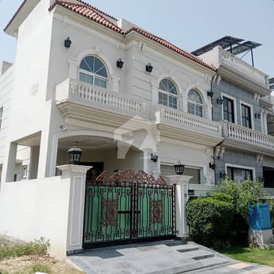 5 MARLA ELEGANT AND BRAND NEW BUNGALOW IS AVAILABLE FOR RENT IN THE BEST BLOCK OF DHA LAHORE.