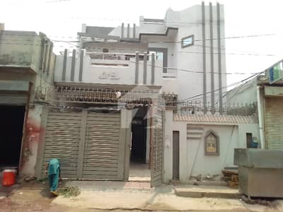 زکریا ٹاؤن ملتان میں 4 کمروں کا 8 مرلہ مکان 50.0 ہزار میں کرایہ پر دستیاب ہے۔