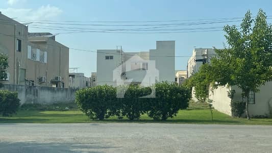 One Kanal Prime Location Corner available for sale One Kanal Prime Location Corner available for sale