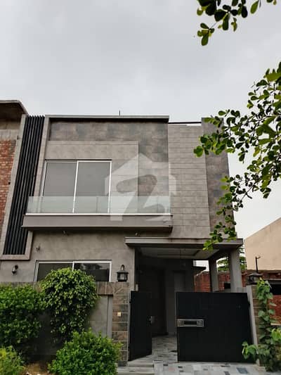 ڈی ایچ اے 9 ٹاؤن ڈیفنس (ڈی ایچ اے),لاہور میں 3 کمروں کا 5 مرلہ مکان 1.2 لاکھ میں کرایہ پر دستیاب ہے۔
