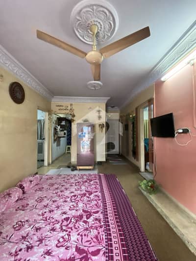 گلستانِِ جوہر ۔ بلاک 13 گلستانِ جوہر,کراچی میں 3 کمروں کا 6 مرلہ فلیٹ 1.45 کروڑ میں برائے فروخت۔