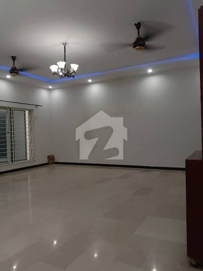 40*80 Ground portion available for rent in G13
