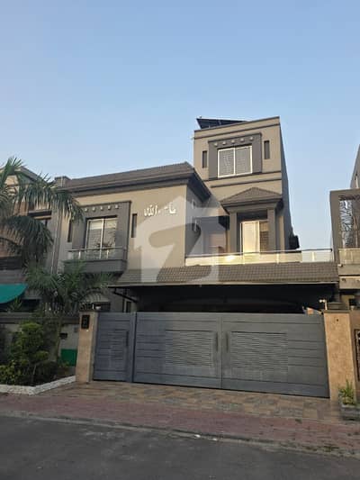 10 Marla House IN Bahria Town Lahore 10-kva Solar Installed 7 AC inverter Installed