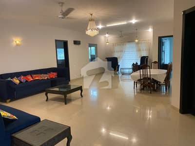 28MARLA LOWER PORTION FURNISHED (UPPER PORTION LOCK) DHA PHASE 5