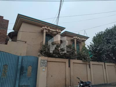 احباب کالونی بوسان روڈ,ملتان میں 6 کمروں کا 1 کنال مکان 4.0 کروڑ میں برائے فروخت۔