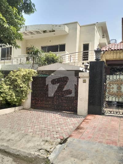 Independent Upper Portion For Rent In E11 /3