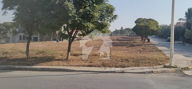 28 Marla Plot For Sale On A Super Hot Location Of Sec A Near To Park. Dem 4.60 Cr Negotiable