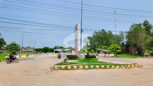 گرینڈ ایوینیوز ہاؤسنگ سکیم لاہور میں 4 مرلہ عمارت 2.5 کروڑ میں برائے فروخت۔