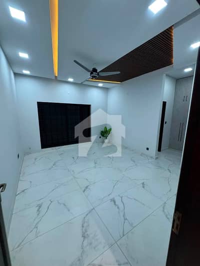 1 Kinal Brand New Tiles Flooring Ground Portion Available Rent G13