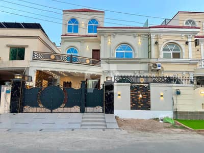 بش ایگزیکٹو ولاز ملتان میں 5 کمروں کا 8 مرلہ مکان 3.3 کروڑ میں برائے فروخت۔ بش ایگزیکٹو ولاز ملتان میں 5 کمروں کا 8 مرلہ مکان 3.3 کروڑ میں برائے فروخت۔