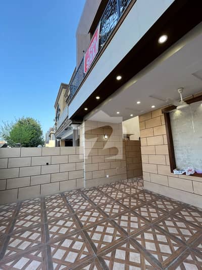 10 Marla House Available for sale in bahria orchard phase 1