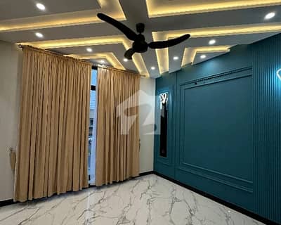 Spacious 1 Kanal House Available For sale In Central Park Housing Scheme