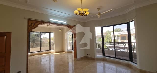 F-11/2: 666 Yards Outclass Upper Portion, 3 Bedrooms, Separate Gate, Rent Rs. 2.15 Lac/Month