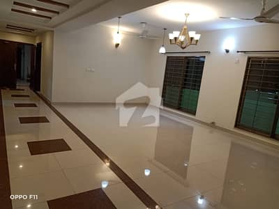 10 Marla 3 Bed Flat Available For Rent Askari 11 Sec B