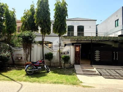1 Kanal Well-Maintained Bungalow For Sale In Imperial Homes, Paragon City