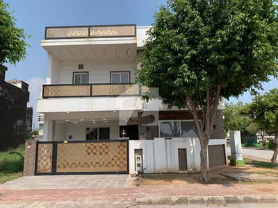 بحریہ انکلیو - سیکٹر جی بحریہ انکلیو,بحریہ ٹاؤن,اسلام آباد میں 5 کمروں کا 10 مرلہ مکان 4.8 کروڑ میں برائے فروخت۔