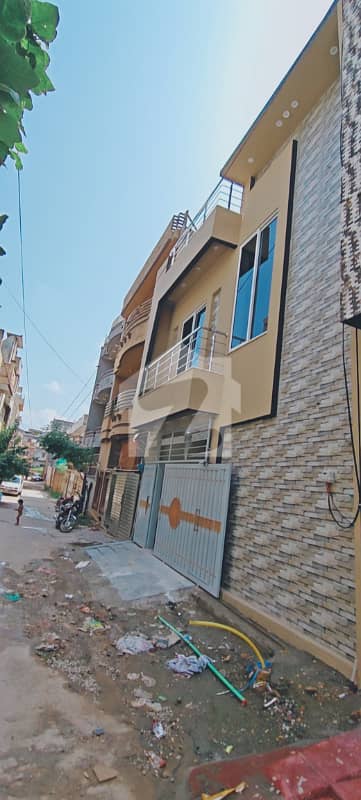 ایچ ۔ 13 اسلام آباد میں 4 کمروں کا 5 مرلہ مکان 1.85 کروڑ میں برائے فروخت۔