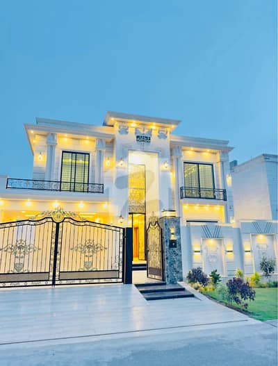 ڈی ایچ اے ڈیفینس ملتان میں 5 کمروں کا 1 کنال مکان 5.5 کروڑ میں برائے فروخت۔ ڈی ایچ اے ڈیفینس ملتان میں 5 کمروں کا 1 کنال مکان 5.5 کروڑ میں برائے فروخت۔