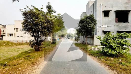 ڈی ایچ اے فیز 8 - بلاک زیڈ 4 ڈی ایچ اے فیز 8,ڈی ایچ اے ڈیفینس,لاہور میں 5 مرلہ رہائشی پلاٹ 83.0 لاکھ میں برائے فروخت۔ ڈی ایچ اے فیز 8 - بلاک زیڈ 4 ڈی ایچ اے فیز 8,ڈی ایچ اے ڈیفینس,لاہور میں 5 مرلہ رہائشی پلاٹ 83.0 لاکھ میں برائے فروخت۔