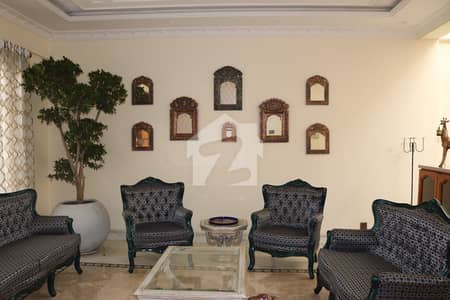 Serviced Luxury Room With Private Balcony On Lawrance Road