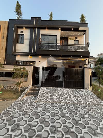 10 Marla Corner House For sale In Rs. 29000000 Only