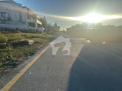 60*90 CORNER PLOT PRIME LOCATION NEAR MARGALA ROAD