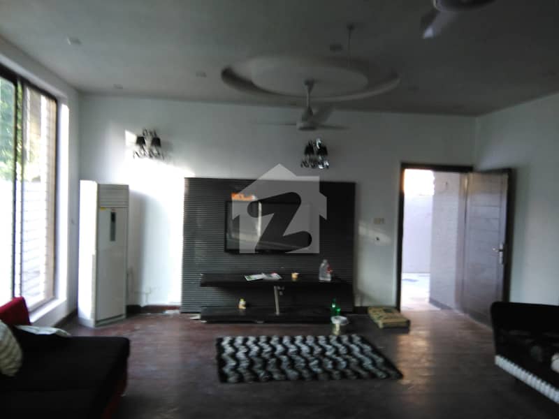 HOUSE FOR RENT IN F-7 HOUSE FOR RENT IN F-7