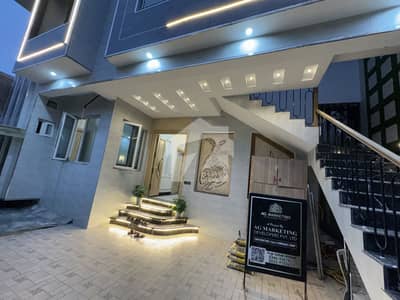 Hayatabad Phase 3 Sector K4 10 Marla House Available For Sale