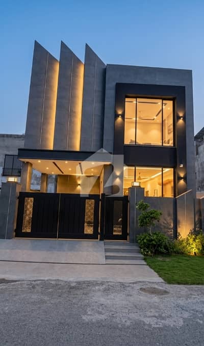 ڈی ایچ اے 9 ٹاؤن ڈیفنس (ڈی ایچ اے),لاہور میں 5 مرلہ Studio مکان 1.1 لاکھ میں کرایہ پر دستیاب ہے۔