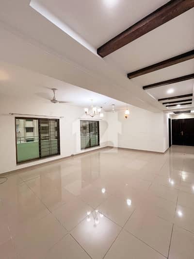3 Beds apartment available for Rent in Askari 10