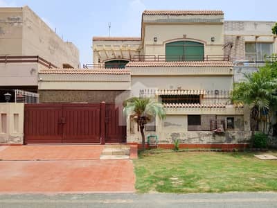 DHA Phase 5 Ma Slightly Use House Very Reasonable Price 5 Crore 90Lac