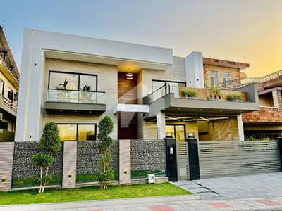 1 Kanal Owner Build Modern & Elegant Bungalow With Basement Up For Sale