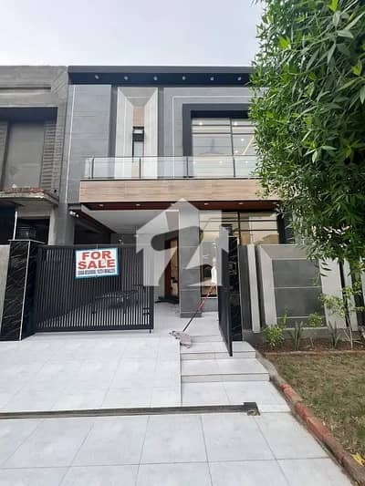5 MARLA ULTRA MODERN DESIGN HOUSE FOR SALE ON MAIN DOUBLE ROAD
