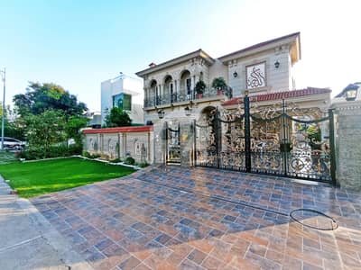1 Kanal Top Quality Build Luxurious Beautiful Modern Design Villa For Sale In DHA Lahore Phase 6 NEW
