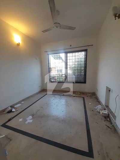 3 Bedrooms 3 Washroom 1Servant Quarter Electricity Separate Gas Seperate Water Supply Water Bore Car Parking