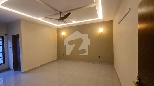 گلبرگ ریزیڈنشیا گلبرگ,اسلام آباد میں 5 کمروں کا 7 مرلہ مکان 1.45 لاکھ میں کرایہ پر دستیاب ہے۔