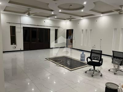 واپڈا ٹاؤن فیز 1 واپڈا ٹاؤن,لاہور میں 5 کمروں کا 1 کنال مکان 2.5 لاکھ میں کرایہ پر دستیاب ہے۔