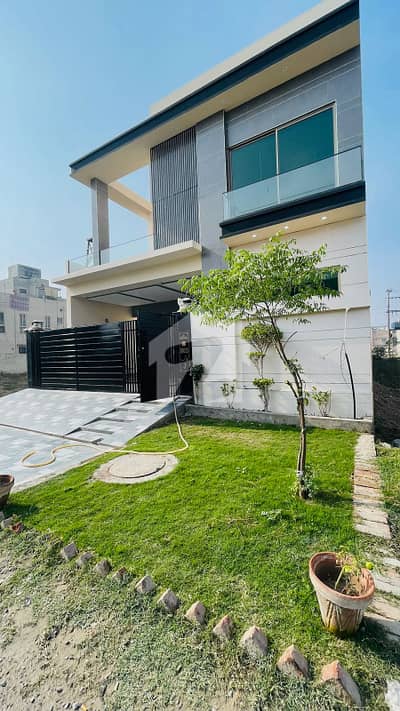 10 Marla Brand New Home For Sale