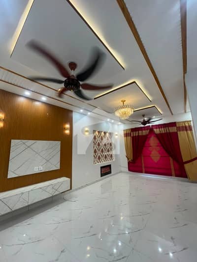 10 Marla Upper Portion for Rent in Topaz Block, Park View City Lahore with Gas & Wapda