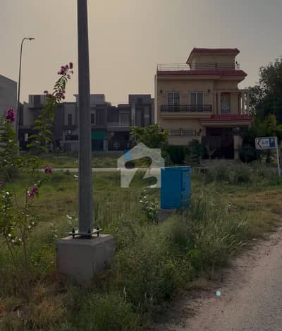 ڈی ایچ اے 9 ٹاؤن ڈیفنس (ڈی ایچ اے),لاہور میں 5 مرلہ رہائشی پلاٹ 1.15 کروڑ میں برائے فروخت۔ ڈی ایچ اے 9 ٹاؤن ڈیفنس (ڈی ایچ اے),لاہور میں 5 مرلہ رہائشی پلاٹ 1.15 کروڑ میں برائے فروخت۔