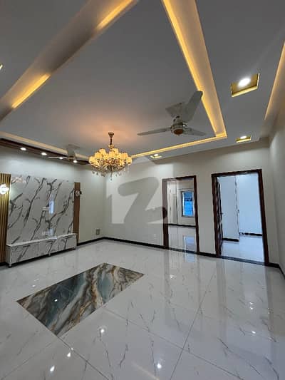 ٹاپ سٹی 1 اسلام آباد میں 5 کمروں کا 10 مرلہ مکان 5.25 کروڑ میں برائے فروخت۔